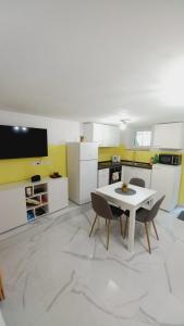 Kuchyň nebo kuchyňský kout v ubytování Apartma ŠPANO