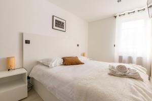 Posteľ alebo postele v izbe v ubytovaní Appartement spacieux et moderne 4 chambres à 5mn à pieds République