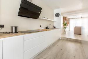 Kuchyňa alebo kuchynka v ubytovaní Appartement spacieux et moderne 4 chambres à 5mn à pieds République