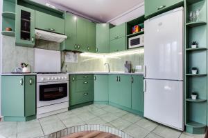 Virtuvė arba virtuvėlė apgyvendinimo įstaigoje Picasso apartment in a park area