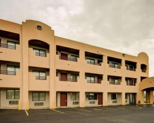 an empty parking lot in front of a building at Econo Lodge East in Albuquerque