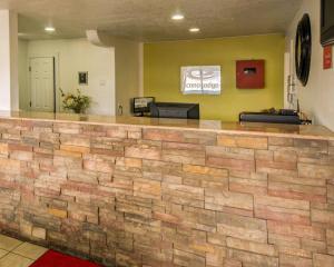 a bar in a waiting room with a brick wall at Econo Lodge East in Albuquerque