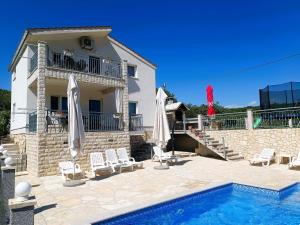 Imagen de la galería de Holiday home Mary with private pool, en Vranješi