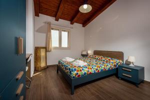 Postel nebo postele na pokoji v ubytování Villa Mirò, stupenda villa con piscina privata