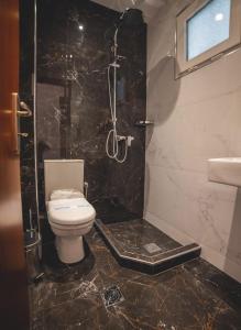 Hotel Galaxy tesisinde bir banyo