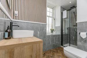 A bathroom at Haar with Rooms 5 stars