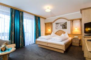 Posteľ alebo postele v izbe v ubytovaní Sporthotel Almhof