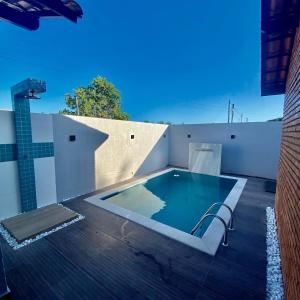 a swimming pool on the roof of a house at Recanto da Crôa in Barra de Santo Antônio