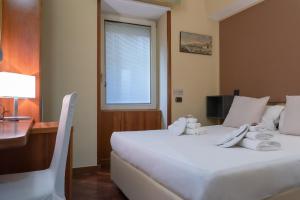 Gallery image of Hotel Suite Ares in Naples