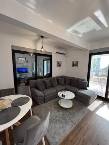 Posedenie v ubytovaní APARTMENT DZANA