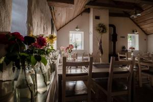 Reštaurácia alebo iné gastronomické zariadenie v ubytovaní Zielone Wzgórze