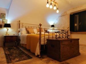 a bedroom with a bed and a wooden chest at Casa Fonte Vallone in Pacentro