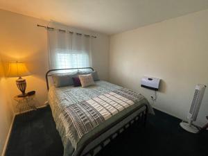 a small bedroom with a bed and a window at Callie's Cottage in Hatch