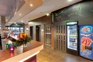 a fast food restaurant with a drink machine at MEININGER Hotel Frankfurt Main / Airport in Frankfurt/Main