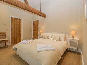 Un pat sau paturi într-o cameră la The Mill Granary