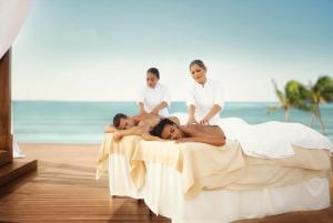 Гости Hyatt Vivid Playa Del Carmen All-Inclusive Adult Only Resort