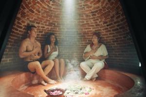 Гости Hyatt Vivid Playa Del Carmen All-Inclusive Adult Only Resort