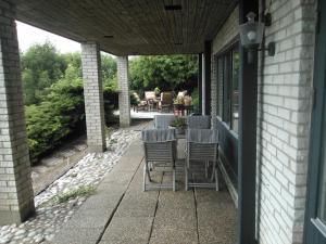 Patio nebo venkovní prostory v ubytování Boende med fri utsikt över Mölle by hamn och Öresund