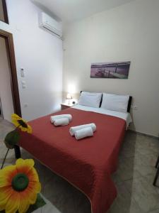 A bed or beds in a room at The South House, Mountain and Sea View