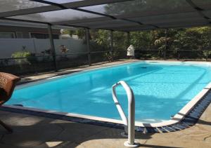 Hồ bơi trong/gần The Treehouse-Short Term available message Jo-An