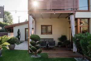 Vonkajšia záhrada v ubytovaní Csendeskert Wellness Apartments - Garden, grill, chill