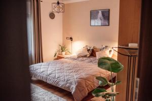 Posteľ alebo postele v izbe v ubytovaní Csendeskert Wellness Apartments - Garden, grill, chill