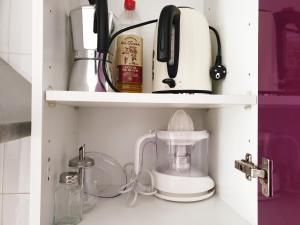 a kitchen shelf with a blender and other kitchen items at Picasso Neighborhood Histórico Y Céntrico in Málaga