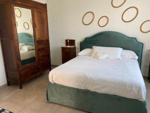 Postel nebo postele na pokoji v ubytování B&B Il Melograno