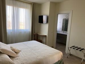 Postel nebo postele na pokoji v ubytování B&B Il Melograno
