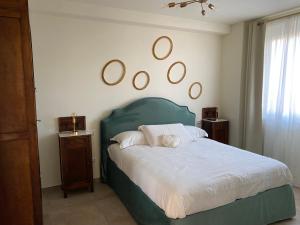 Postel nebo postele na pokoji v ubytování B&B Il Melograno