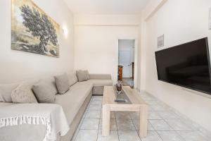 TV a/nebo společenská místnost v ubytování Beautiful Corfu City Apartment