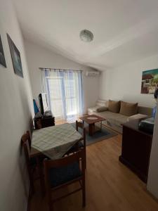 a living room with a table and a couch at Apartments Akiki in Karlobag
