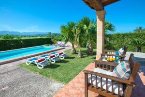 Bazén v ubytování Villa Can Xanet de Baix by Villa Plus nebo v jeho okolí
