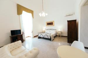 Postel nebo postele na pokoji v ubytování Palazzo Scarciglia
