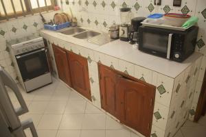 Kuchyň nebo kuchyňský kout v ubytování Résidence Le Cador II à Cotonou