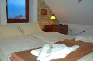Tempat tidur dalam kamar di Guest House Prenoćište Piccolina