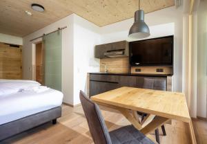 ad-fontanas Appartements Vandans的厨房或小厨房