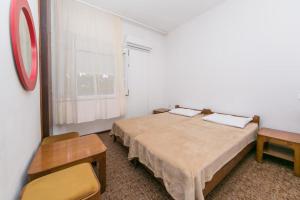 A bed or beds in a room at Rooms by the sea Gradac, Makarska - 16006