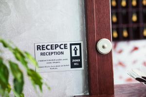 Certificato, attestato, insegna o altro documento esposto da Hotel Atlas