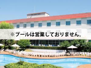大阪千里阪急酒店内部或周边的泳池