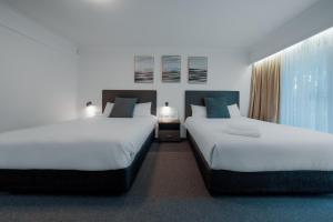 The Select Inn Gosford客房内的一张或多张床位