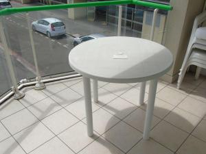 Balkón alebo terasa v ubytovaní Appartement lumineux à 2 pas de la plage, balcon, ascenseur, TV, lave-linge, animaux admis - FR-1-674-19