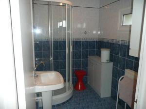 Kúpeľňa v ubytovaní Appartement 1 Chambre - Animaux Acceptés - Terrasse - Lave-linge - FR-1-674-15