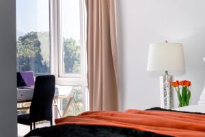 Lujoso y acogedor condominio ejecutivo/familiar客房内的一张或多张床位