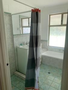 Ein Badezimmer in der Unterkunft Archipelago Apartments Esperance