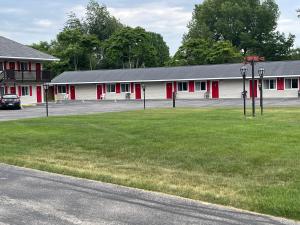 a red and white building with a parking lot at VISTA VILLA MOTEL in Ludington