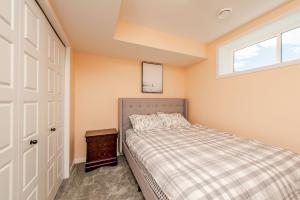 Newly built Cozy 2 bed secondary suite