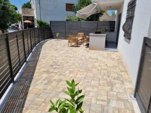 Patio alebo iná vonkajšia časť ubytovania Blue Pearl apartment
