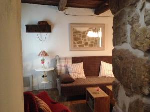 a living room with a couch and a table at El Encanto de Mora in Mora de Rubielos