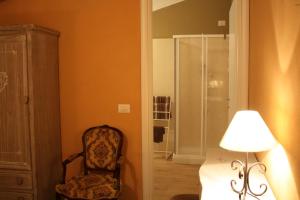 Il Cortile Friendly House tesisinde bir oturma alanı